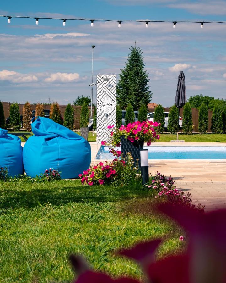 Shurra Merei Buitenkant foto